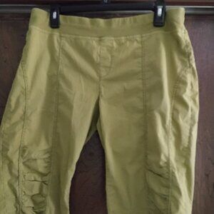 XCVI Wearables tatum size large light olive capri/bermuda